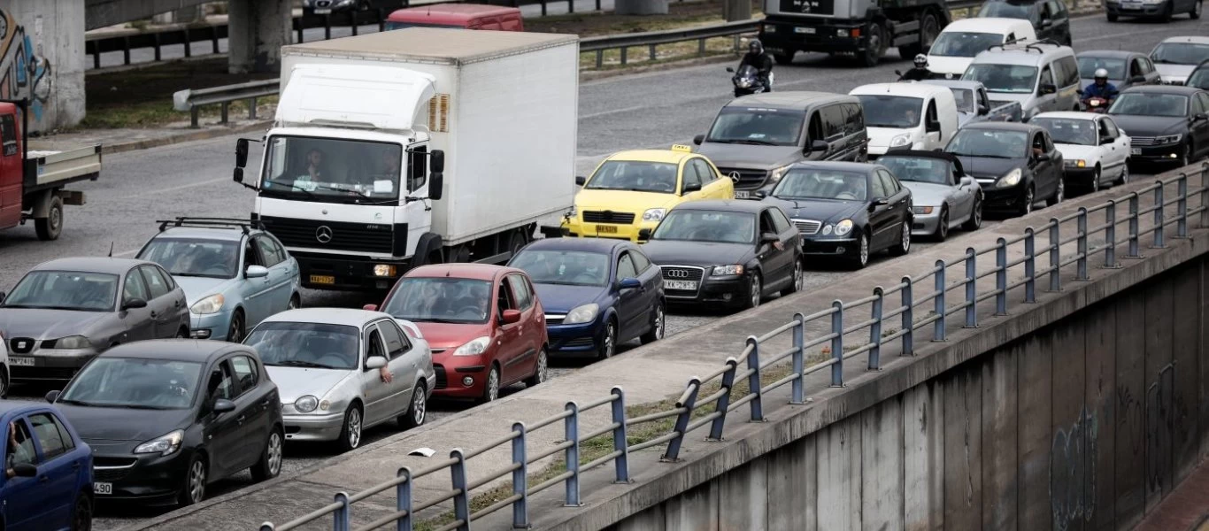 Δείτε σε ποιους δρόμους υπάρχει μποτιλιάρισμα - Αυξημένη κίνηση και στην Αττική Οδό (χάρτης)